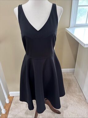 Harvey Faircloth Classic Black V-Neck Fit & Flare Dress Size 6 EUC
